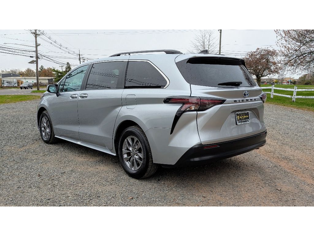 Vehicle image 7 of 30