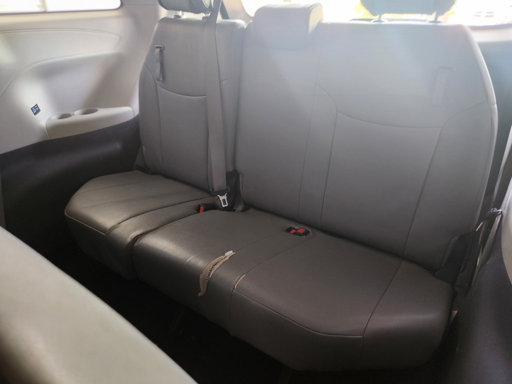 Vehicle image 43 of 46