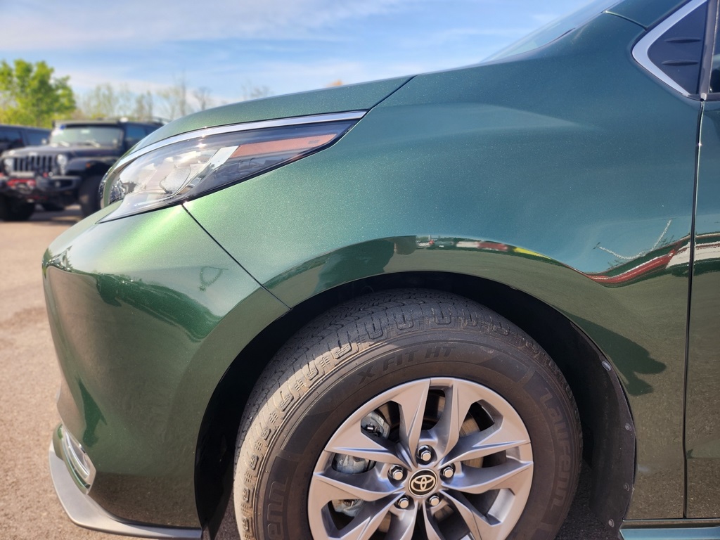 Vehicle image 16 of 46