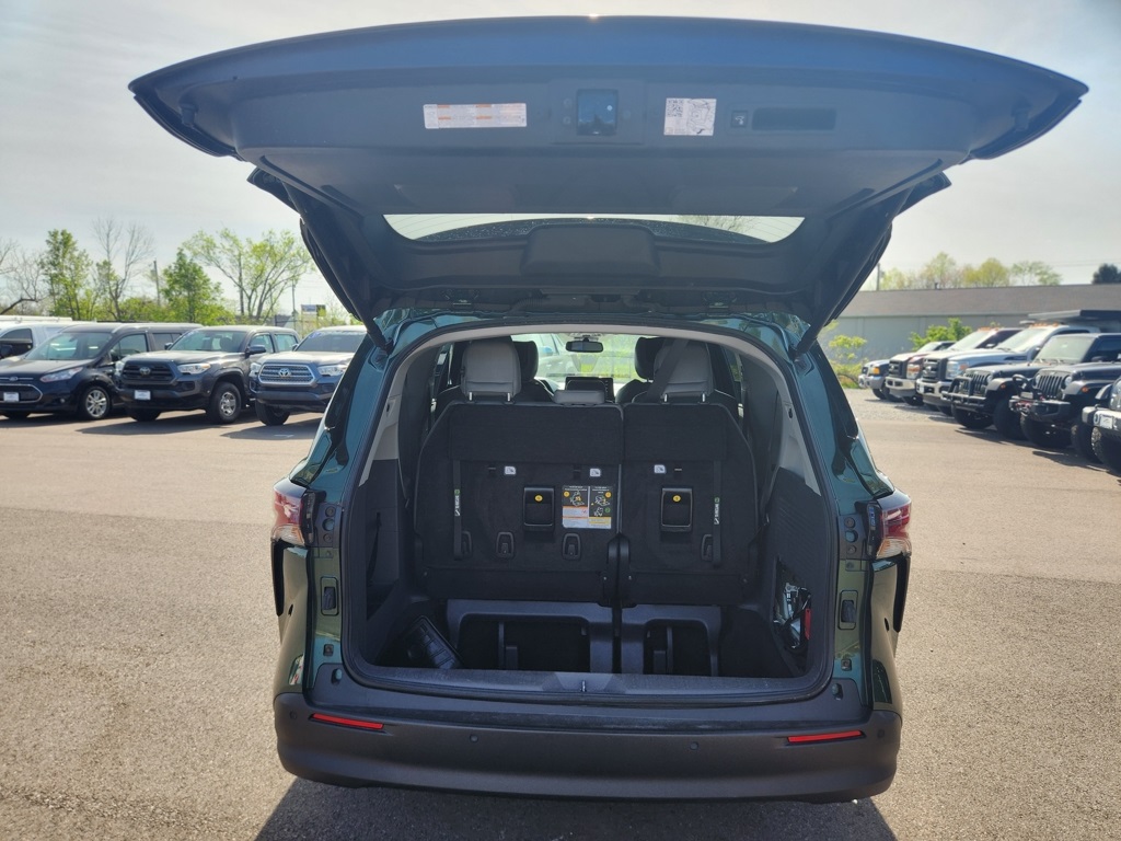 Vehicle image 15 of 46
