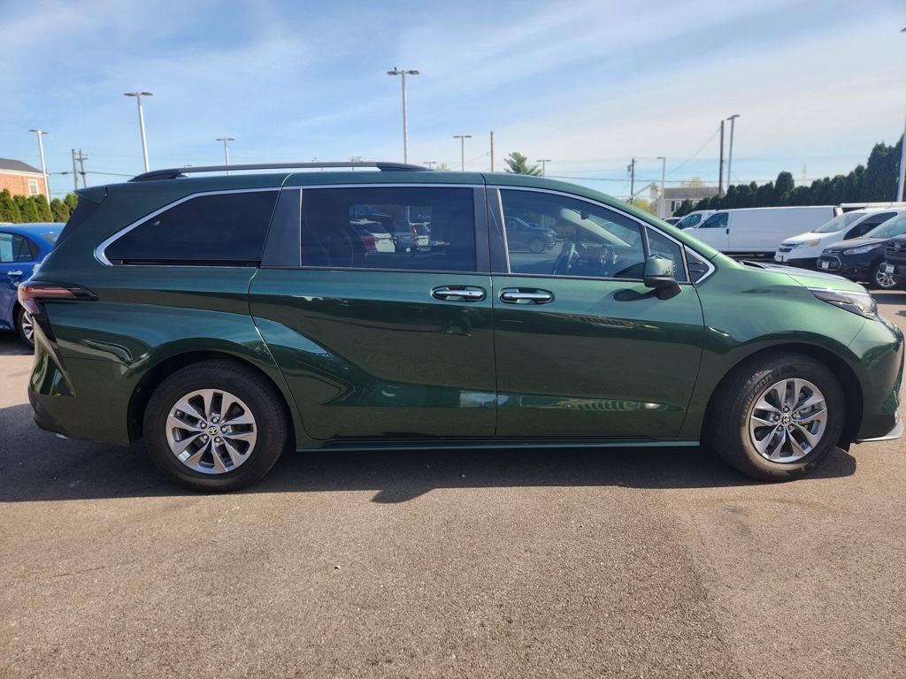 Vehicle image 7 of 46