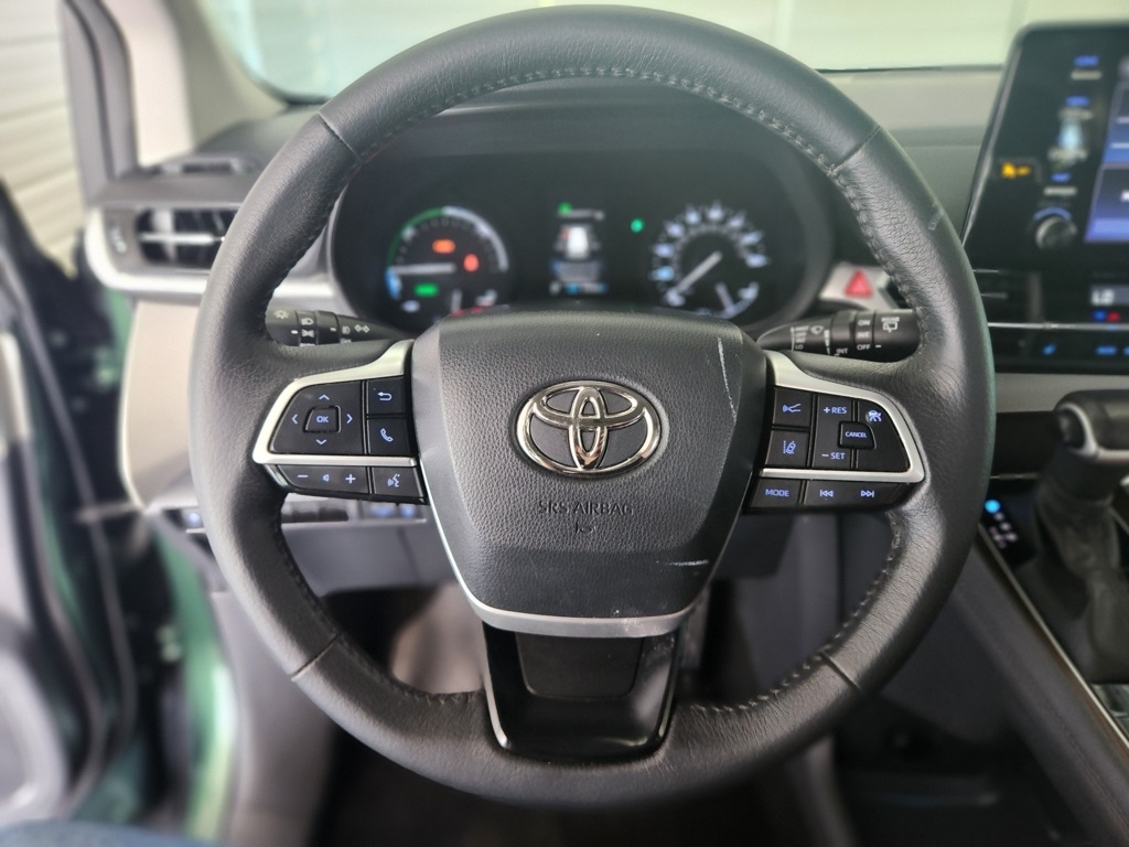 Vehicle image 27 of 46