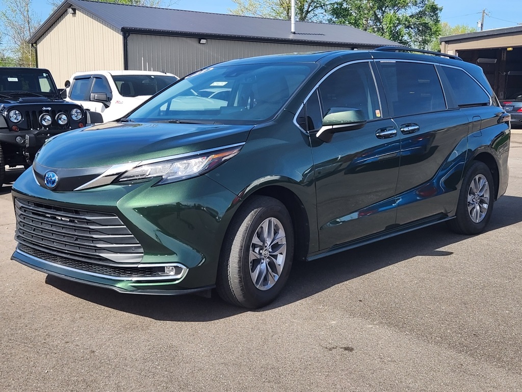 Vehicle image 2 of 46