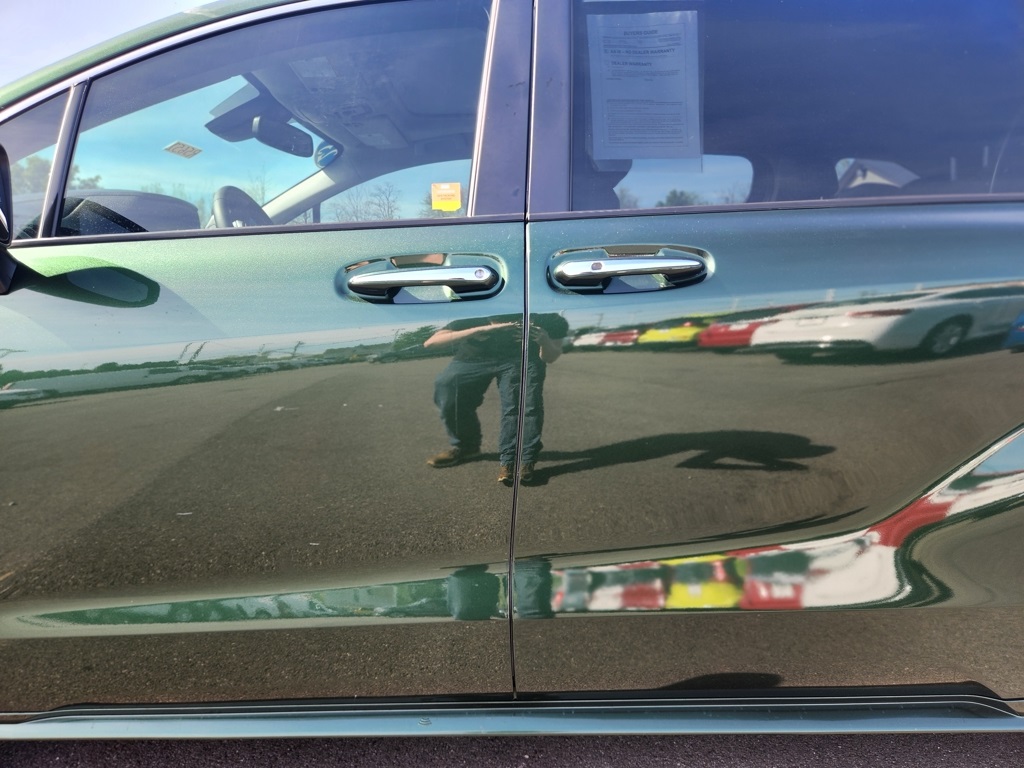 Vehicle image 17 of 46