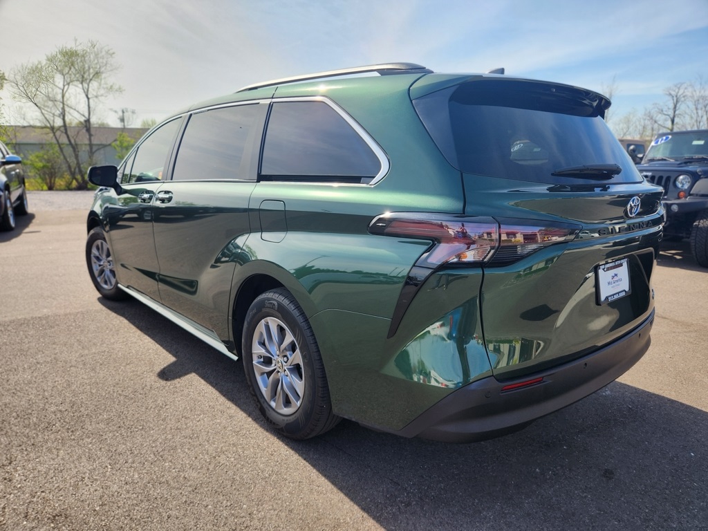 Vehicle image 11 of 46
