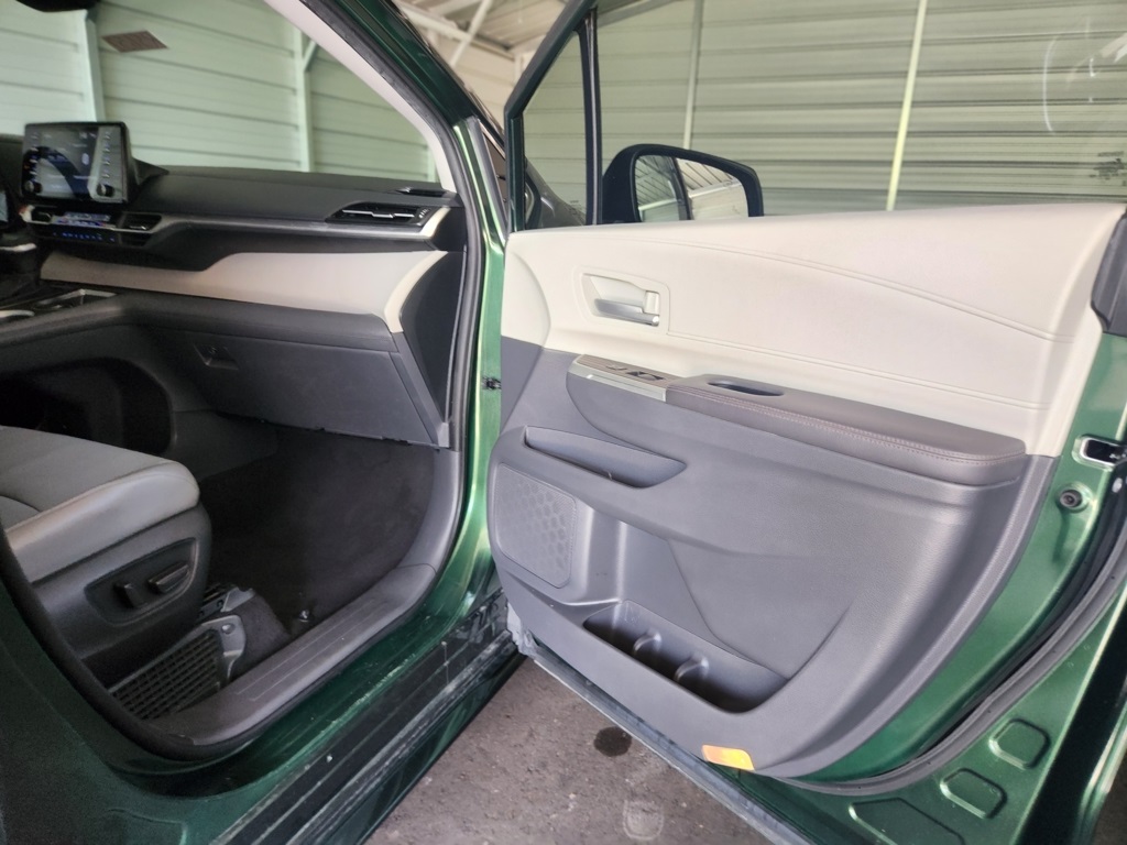 Vehicle image 36 of 46
