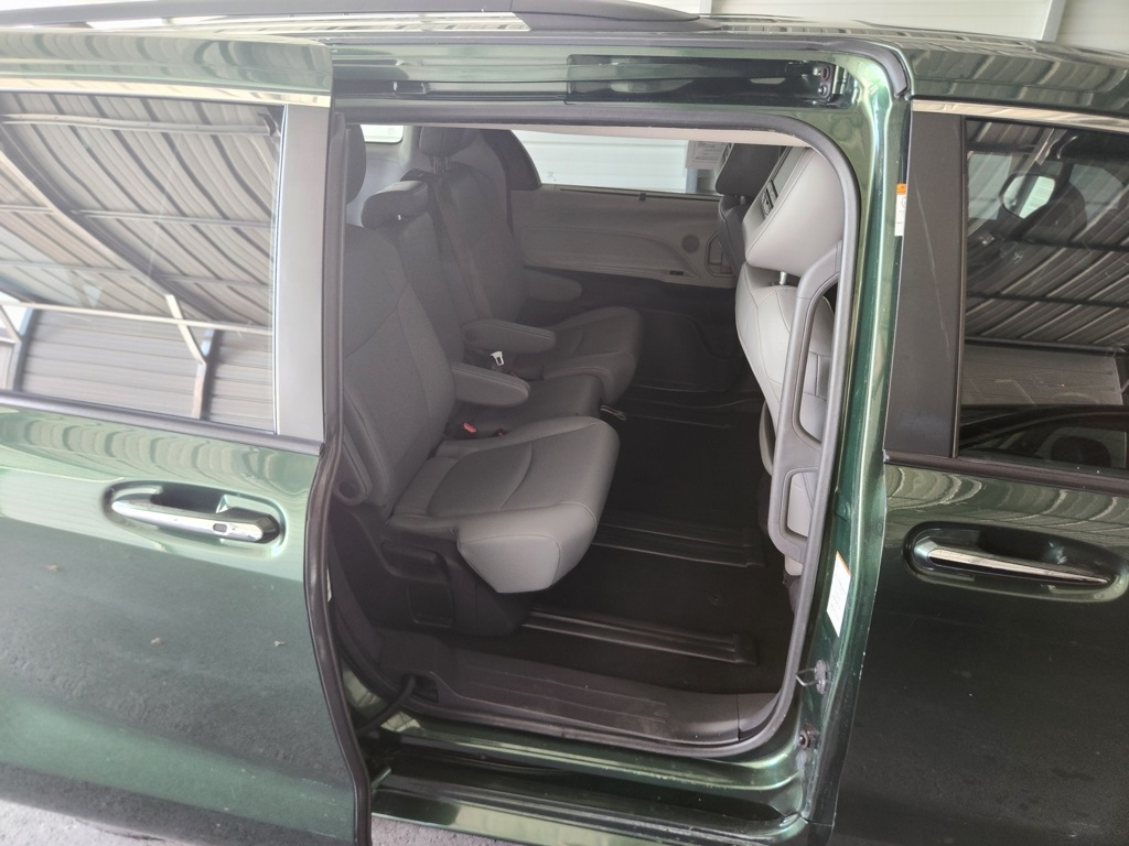 Vehicle image 37 of 46