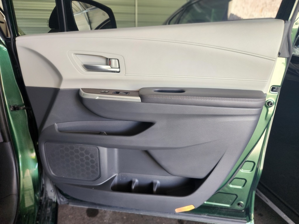 Vehicle image 35 of 46