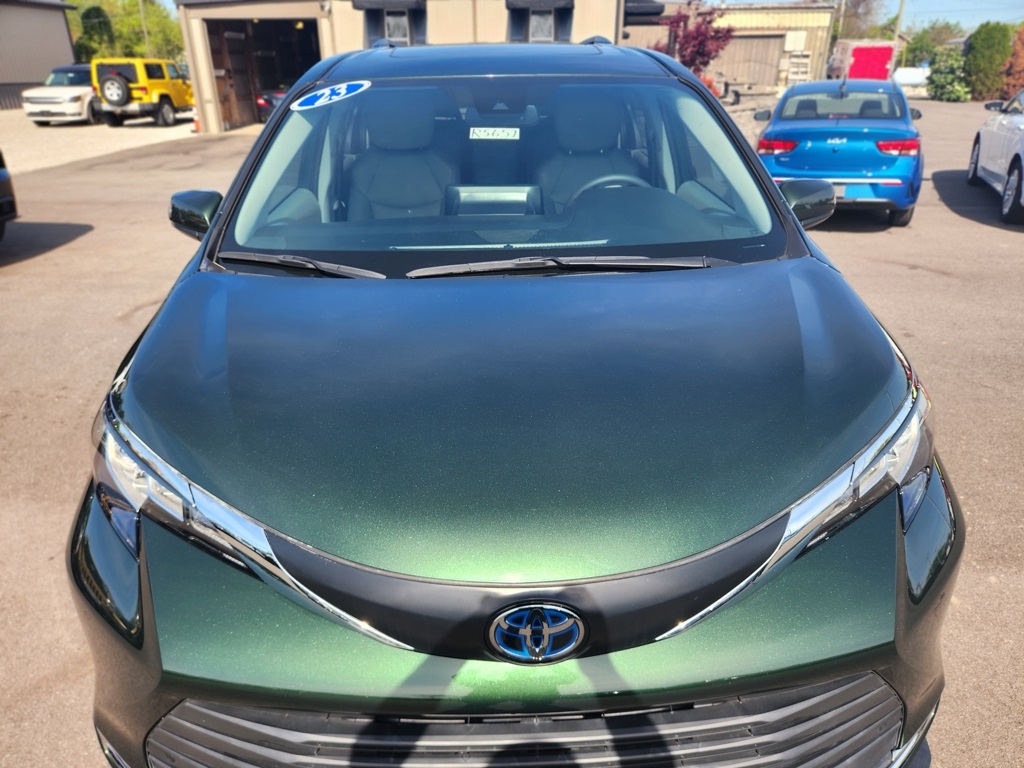 Vehicle image 4 of 46