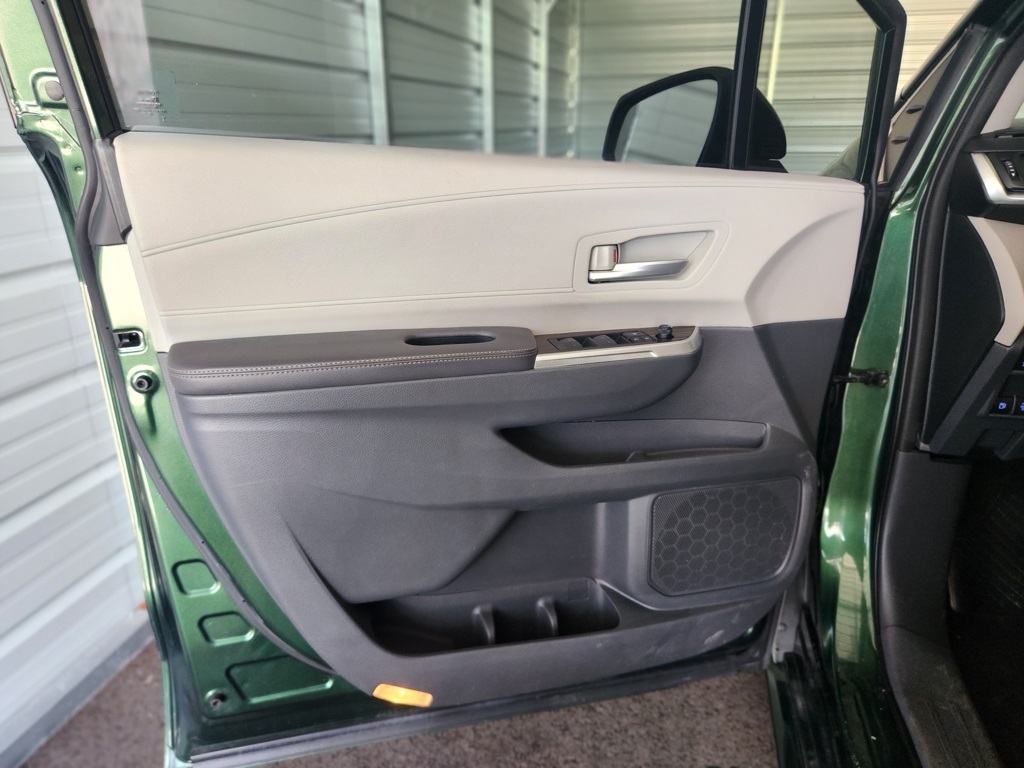 Vehicle image 24 of 46