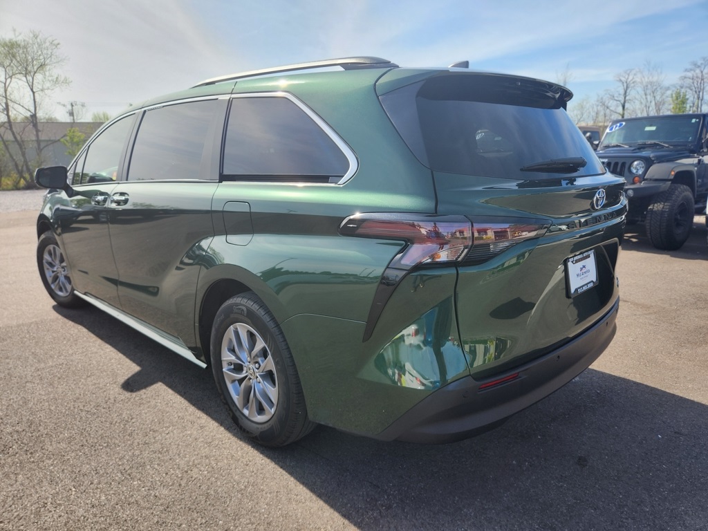 Vehicle image 9 of 46