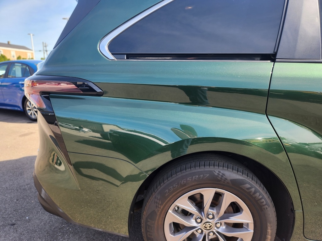 Vehicle image 20 of 46