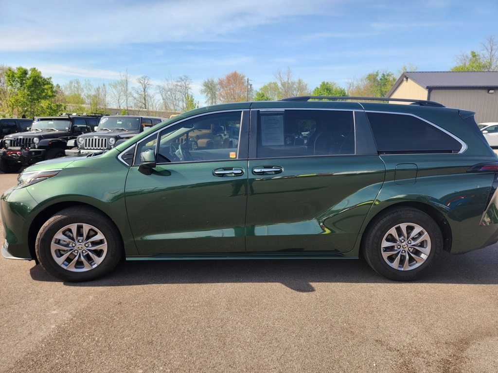 Vehicle image 12 of 46