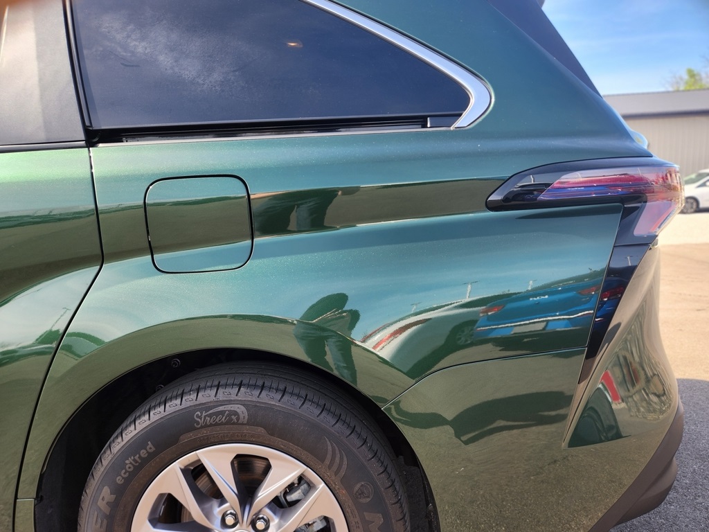 Vehicle image 18 of 46