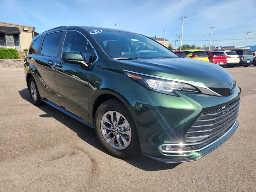 Vehicle image 5 of 46