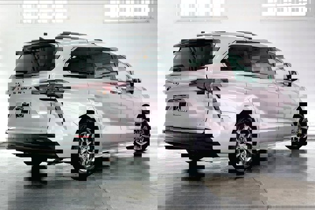 Vehicle image 5 of 34
