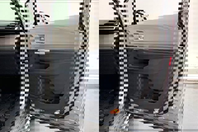 Vehicle image 28 of 34