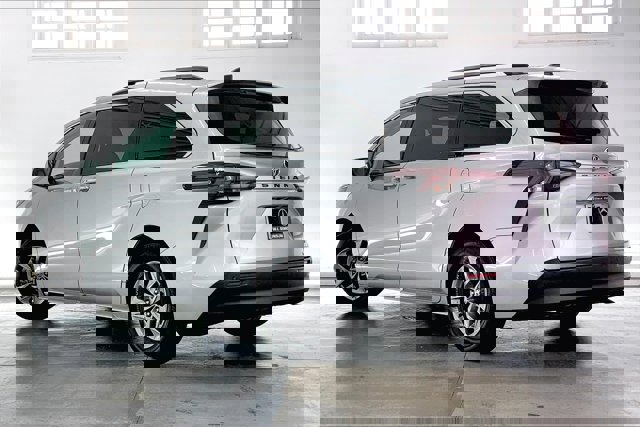 Vehicle image 7 of 34