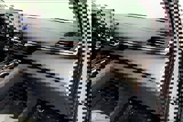 Vehicle image 17 of 34