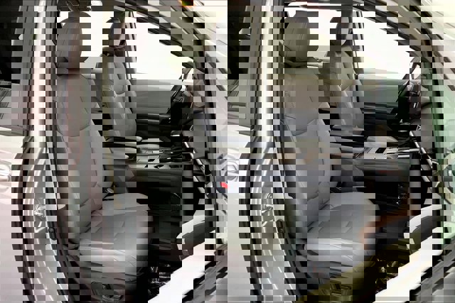 Vehicle image 10 of 34
