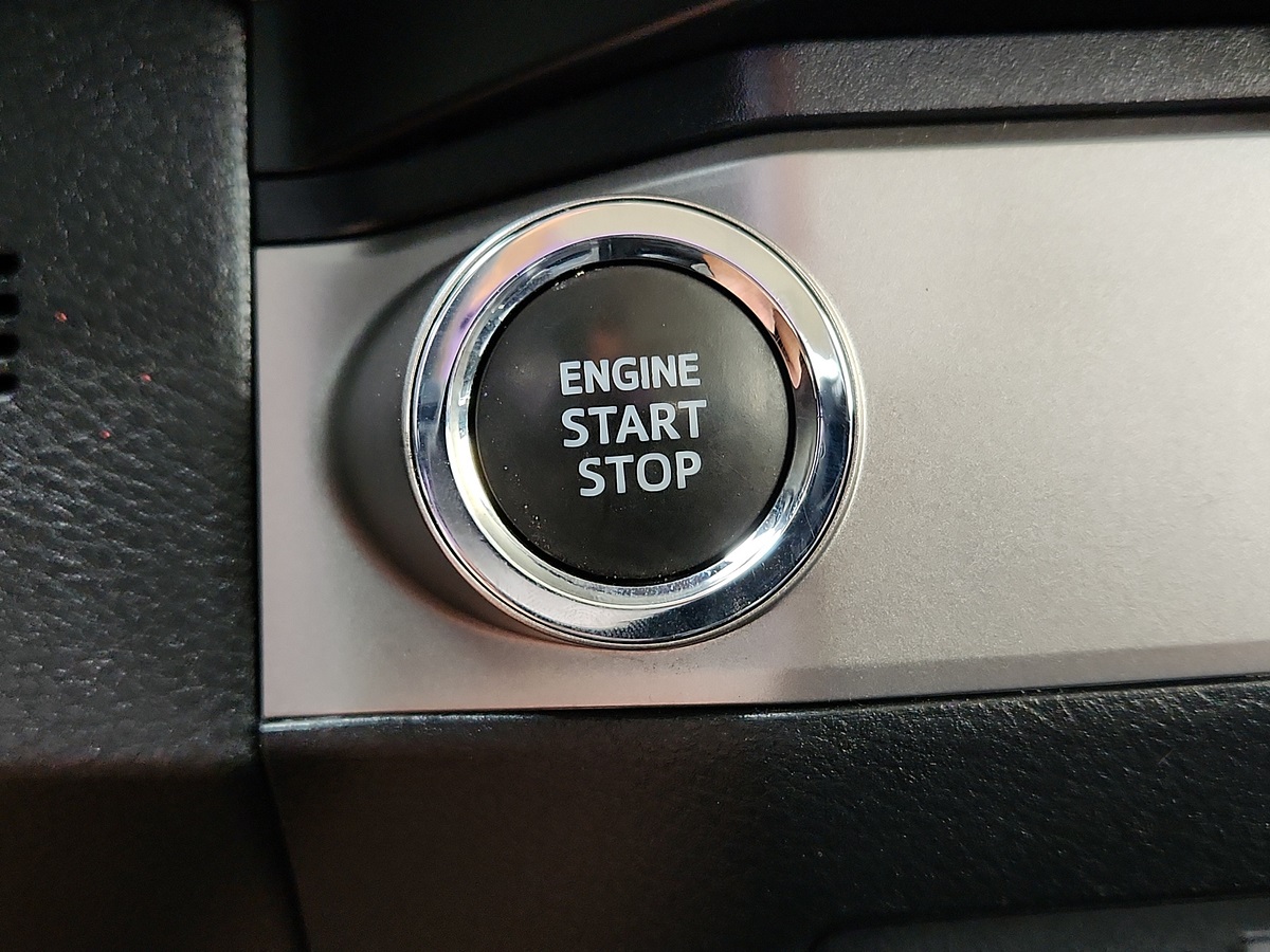 Vehicle image 9 of 12