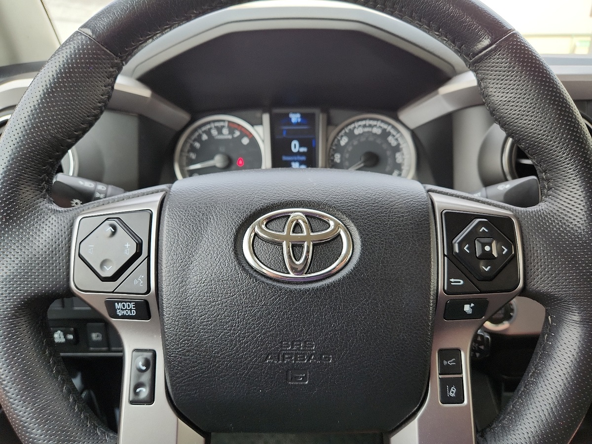 Vehicle image 11 of 12