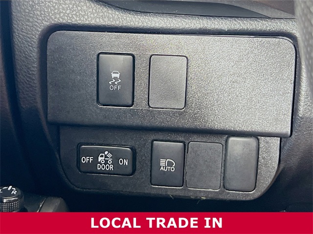 Vehicle image 17 of 32