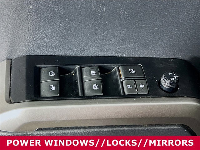 Vehicle image 24 of 32