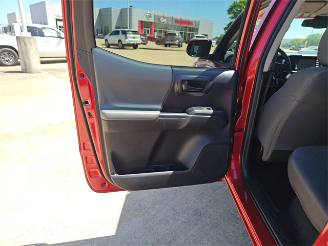 Vehicle image 10 of 23