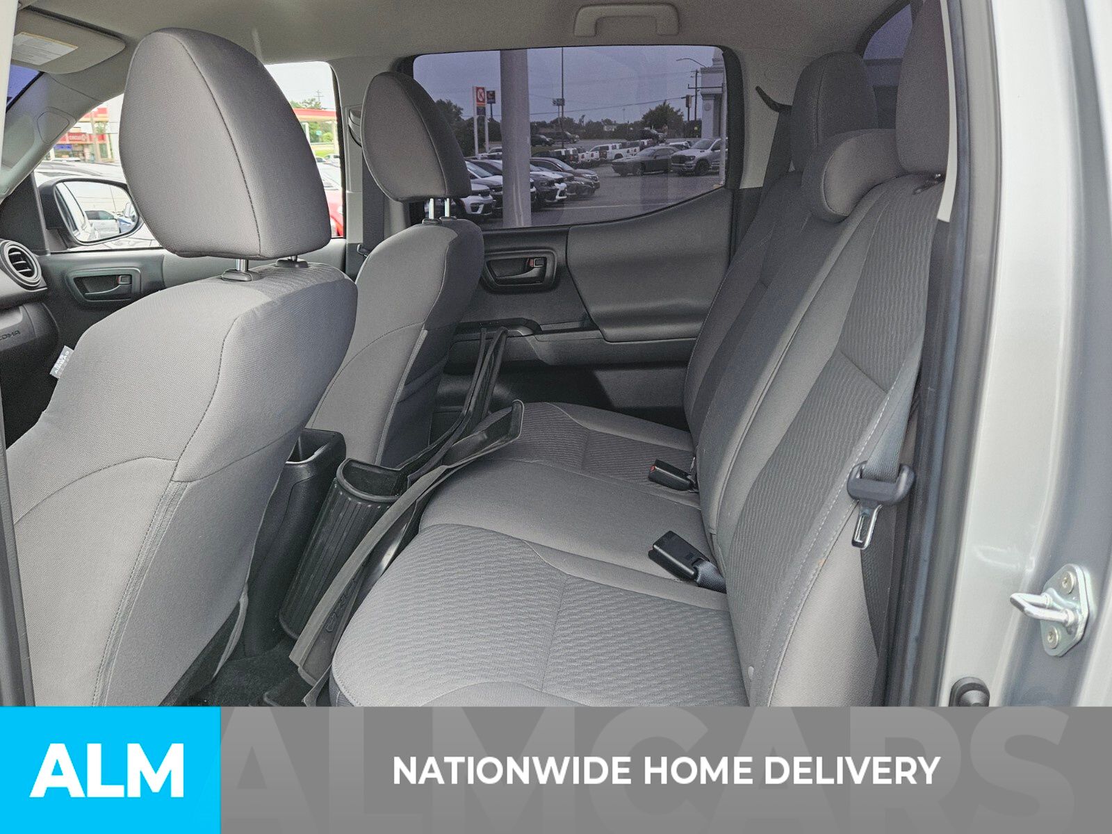 Vehicle image 10 of 32