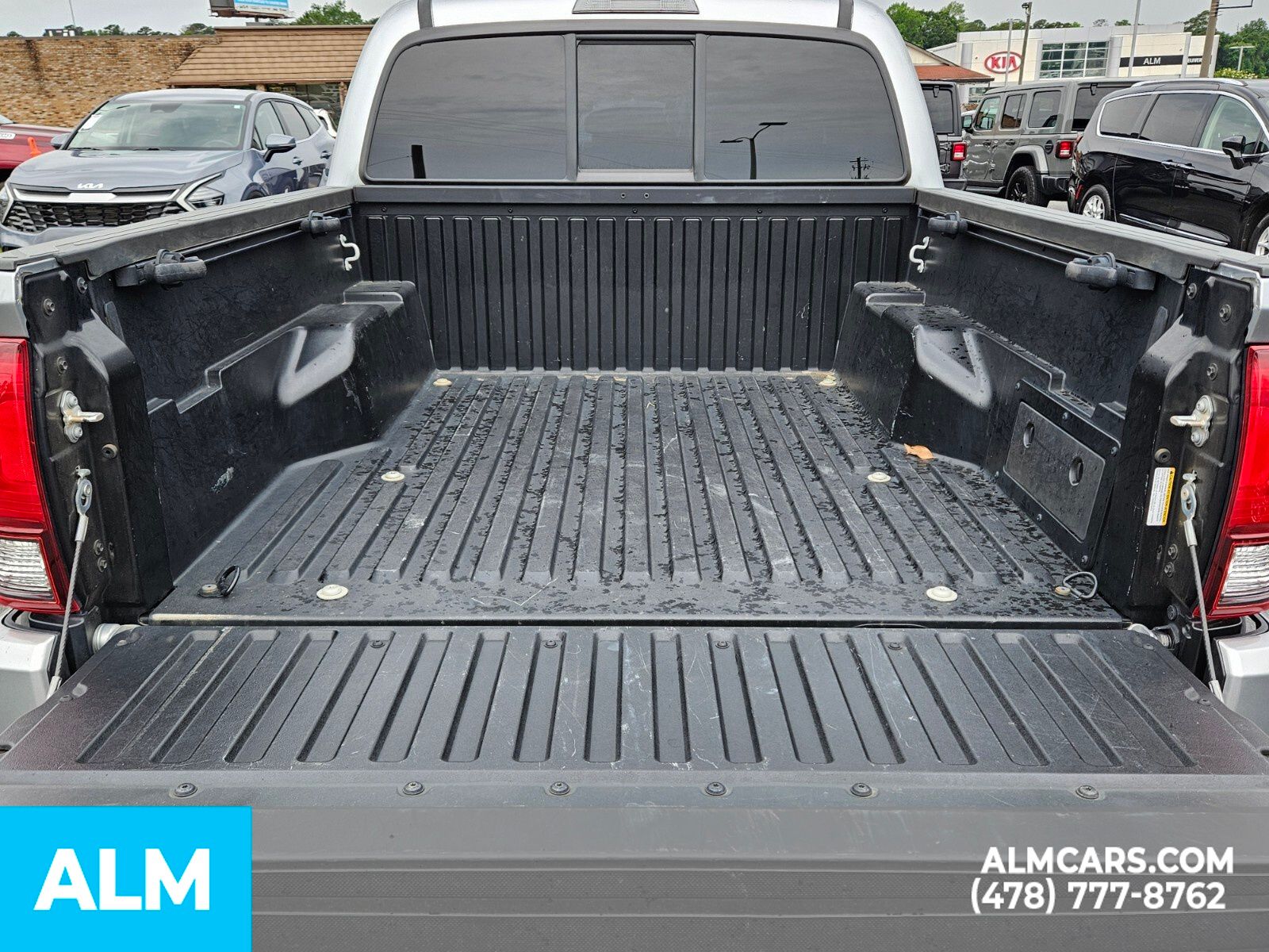 Vehicle image 16 of 32