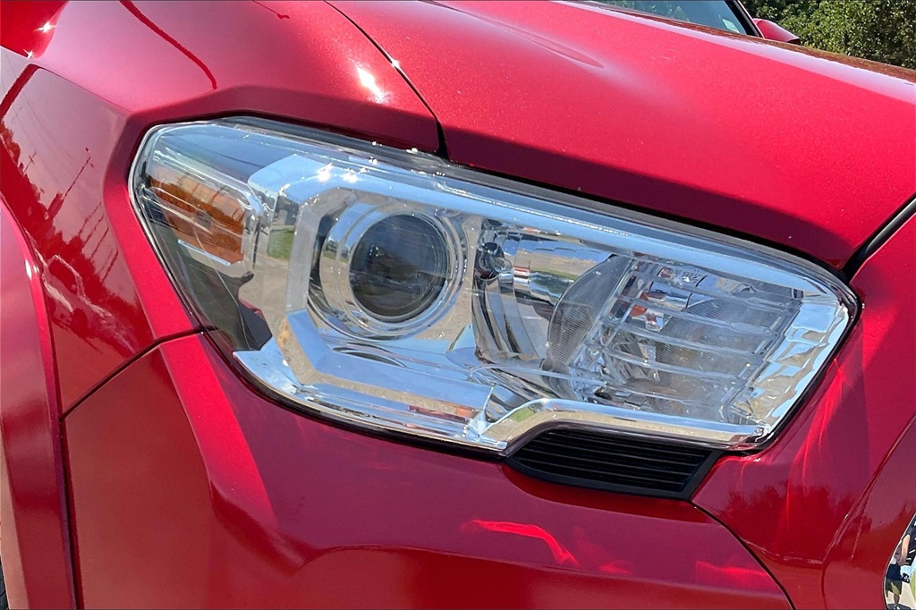 Vehicle image 31 of 34