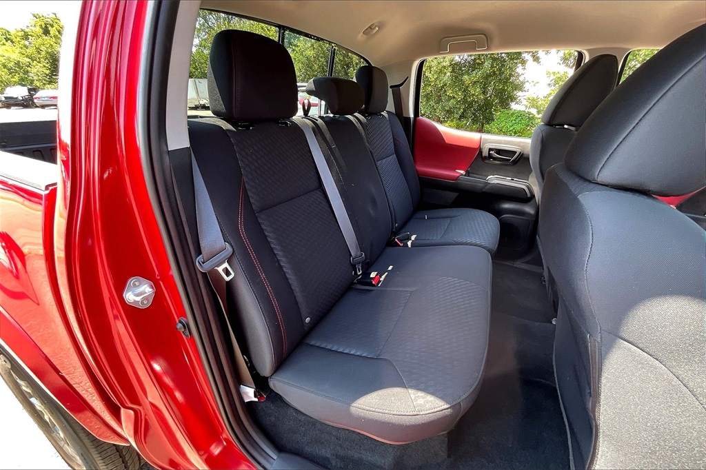 Vehicle image 26 of 34