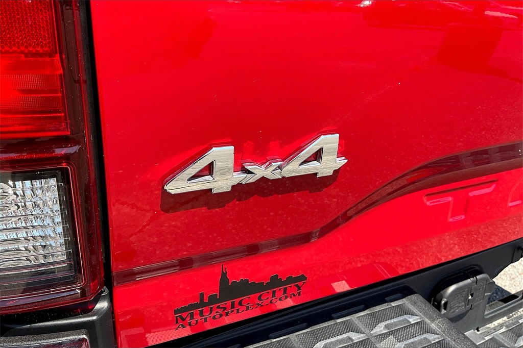 Vehicle image 25 of 34