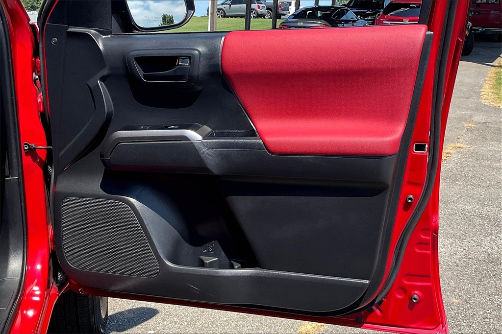 Vehicle image 28 of 34