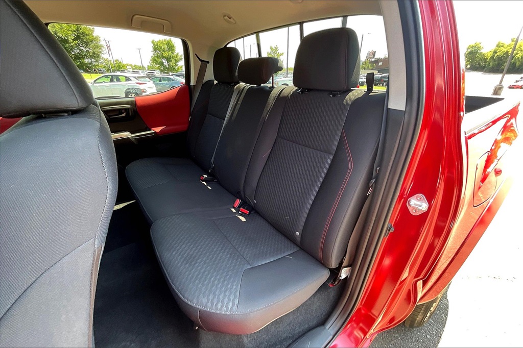 Vehicle image 23 of 34