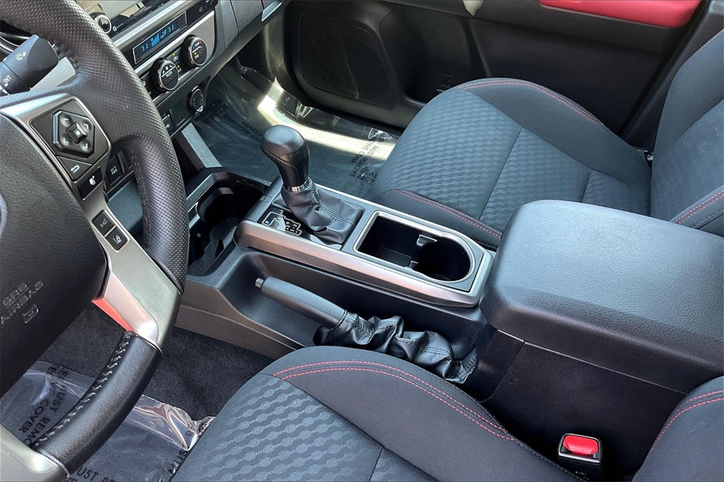 Vehicle image 19 of 34
