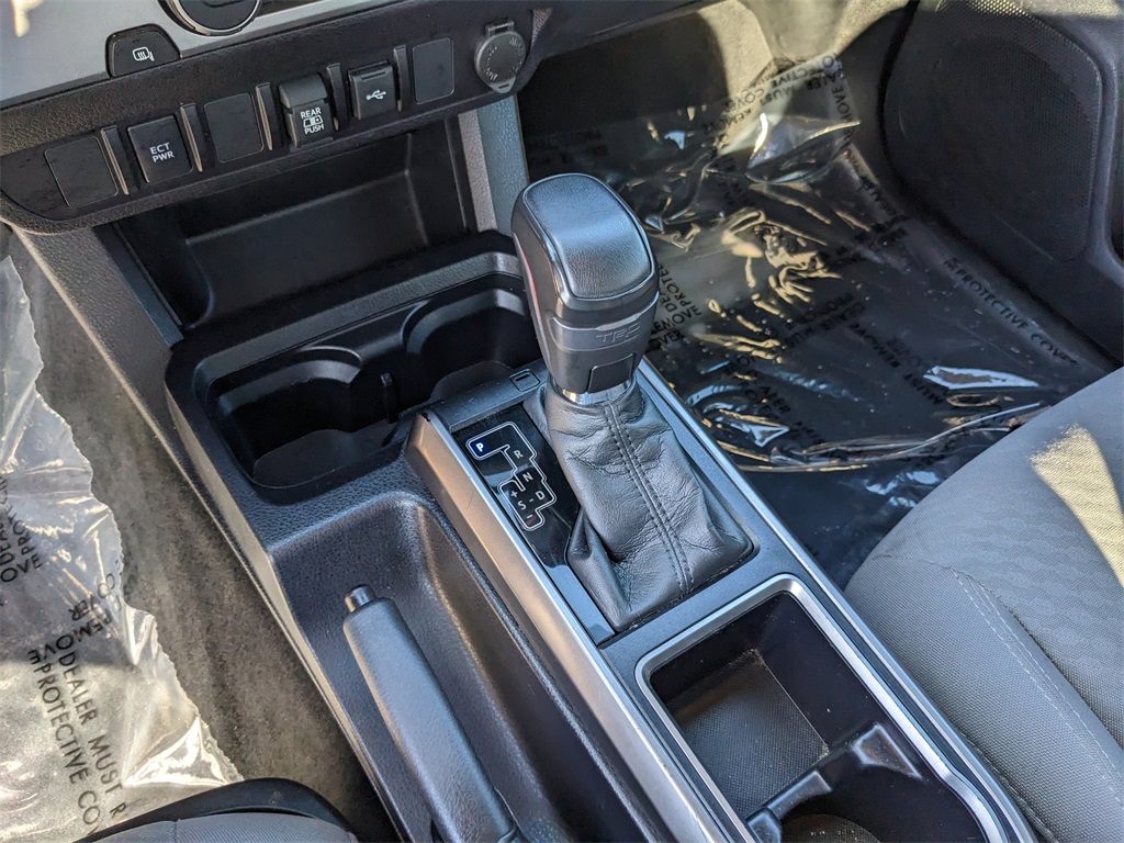 Vehicle image 21 of 36