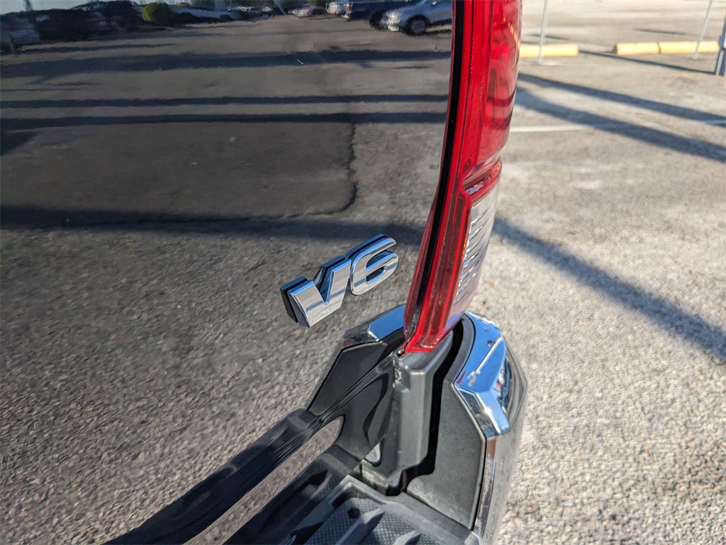 Vehicle image 32 of 36