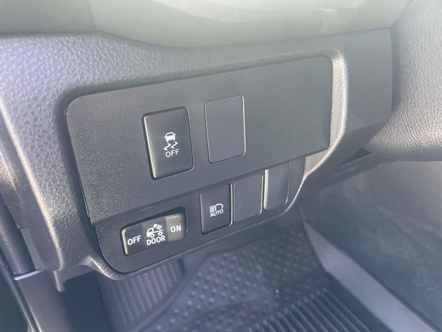 Vehicle image 22 of 35