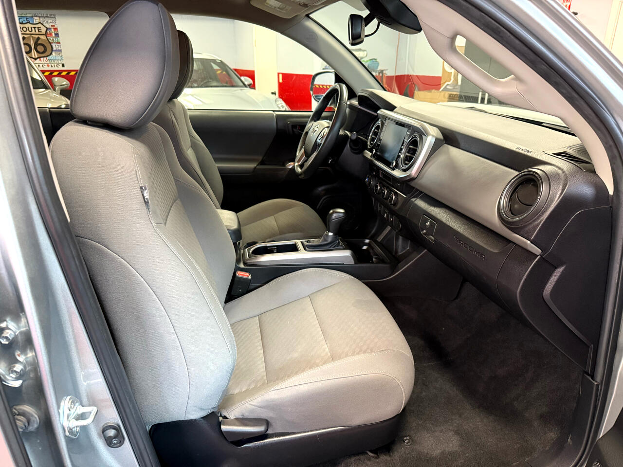Vehicle image 33 of 51