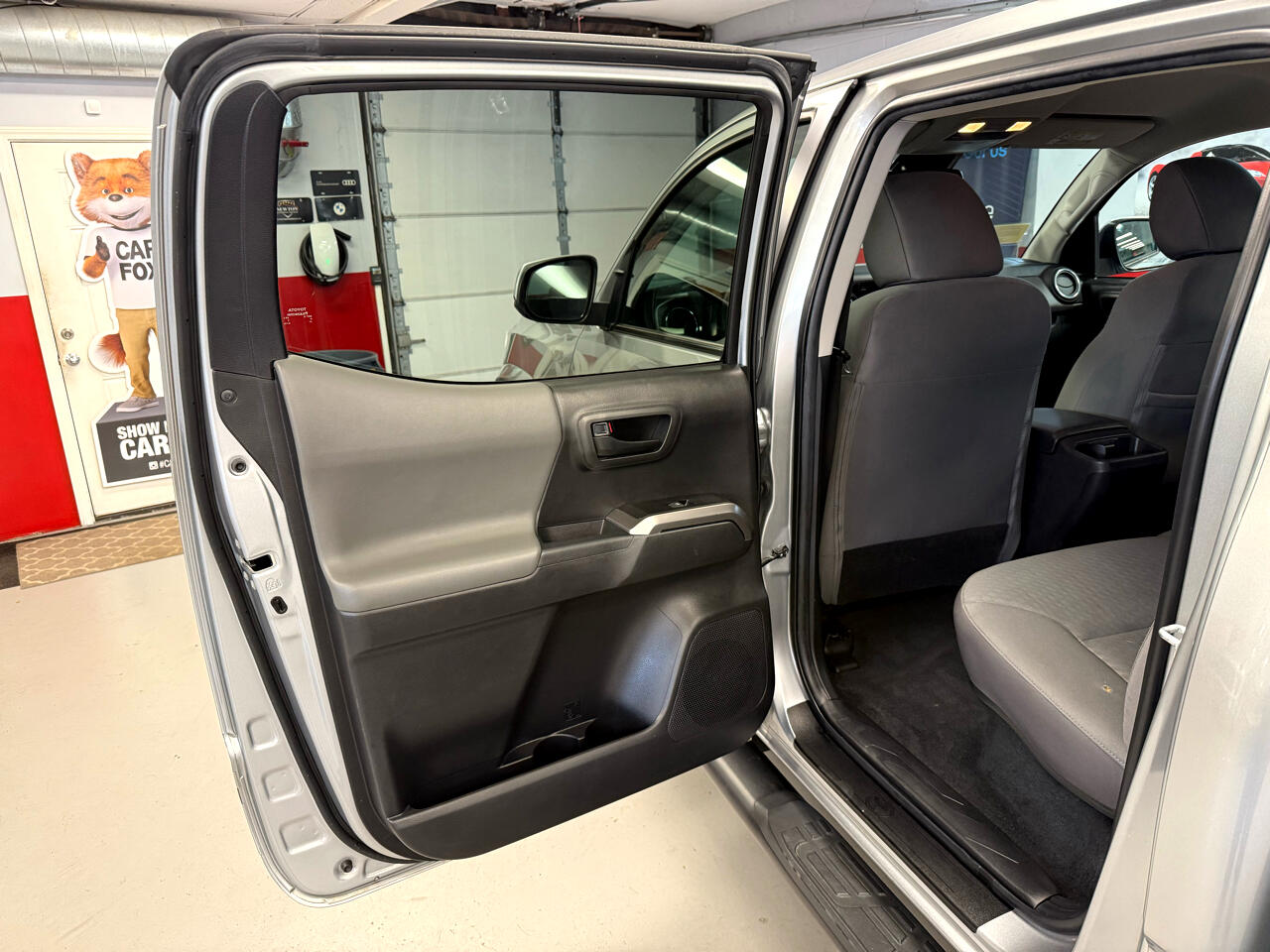 Vehicle image 31 of 51