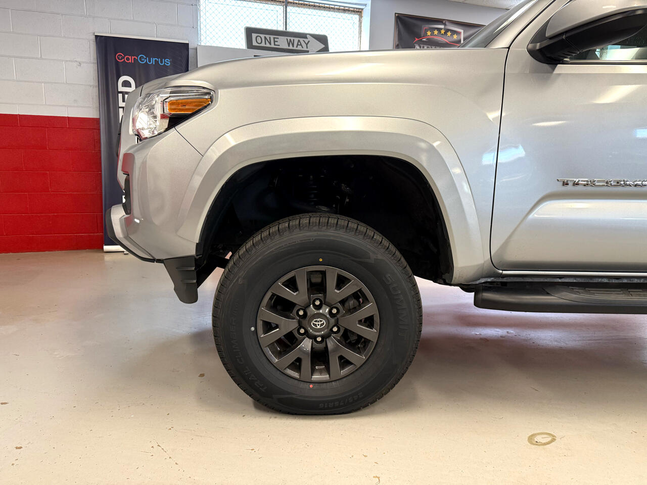 Vehicle image 17 of 51