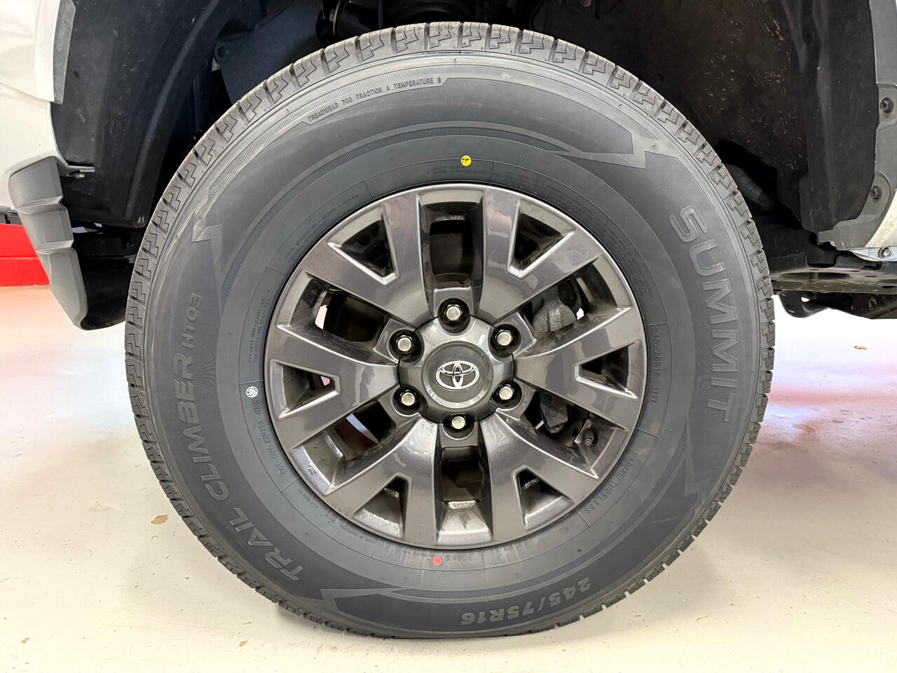 Vehicle image 18 of 51