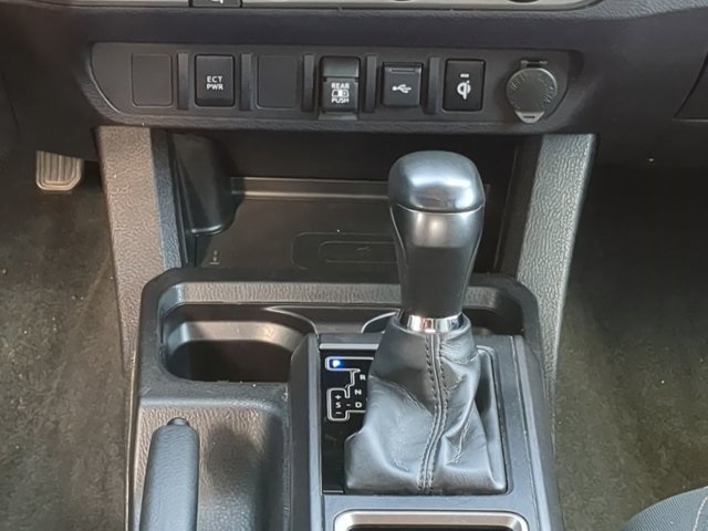 Vehicle image 17 of 26