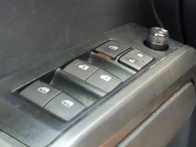 Vehicle image 21 of 26