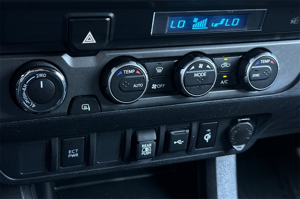 Vehicle image 25 of 31