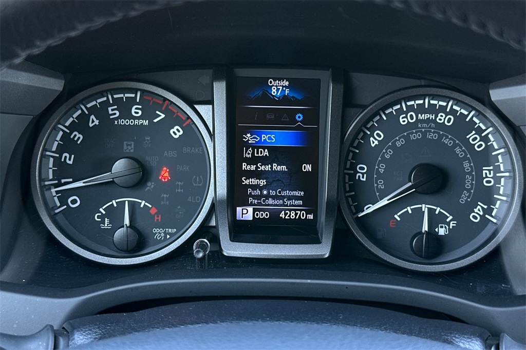 Vehicle image 17 of 31