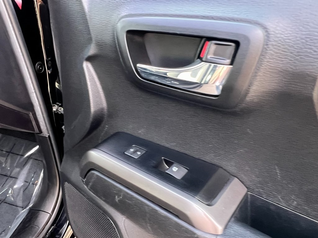 Vehicle image 13 of 28