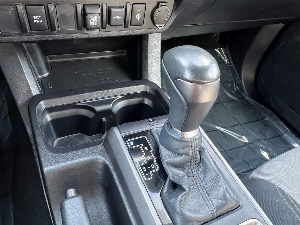 Vehicle image 27 of 28